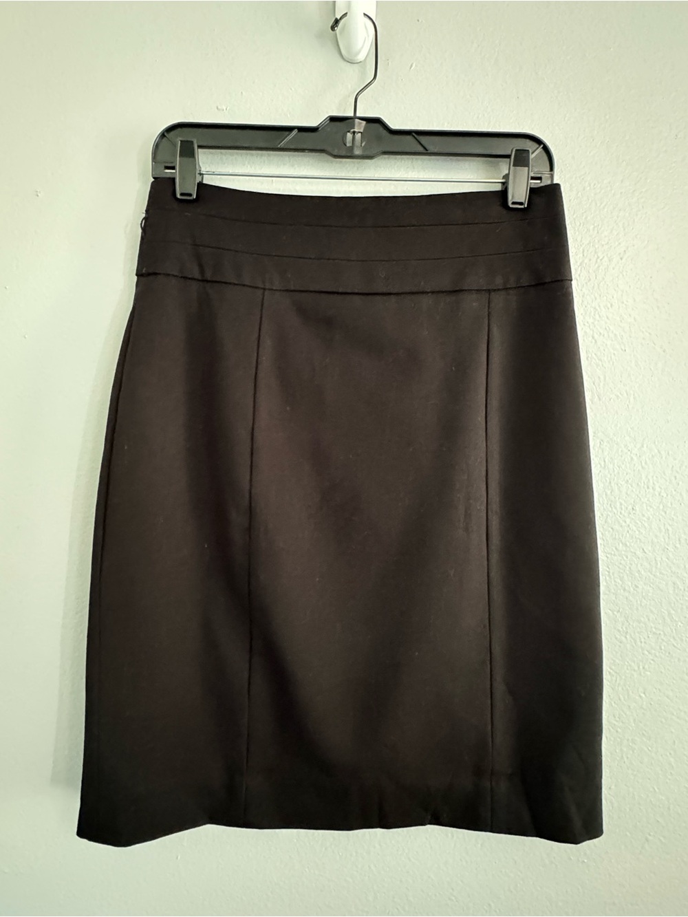 H&M Black Twill Pencil Skirt Women’s Size 8 Knee Length Zip Slit Early 2010’s